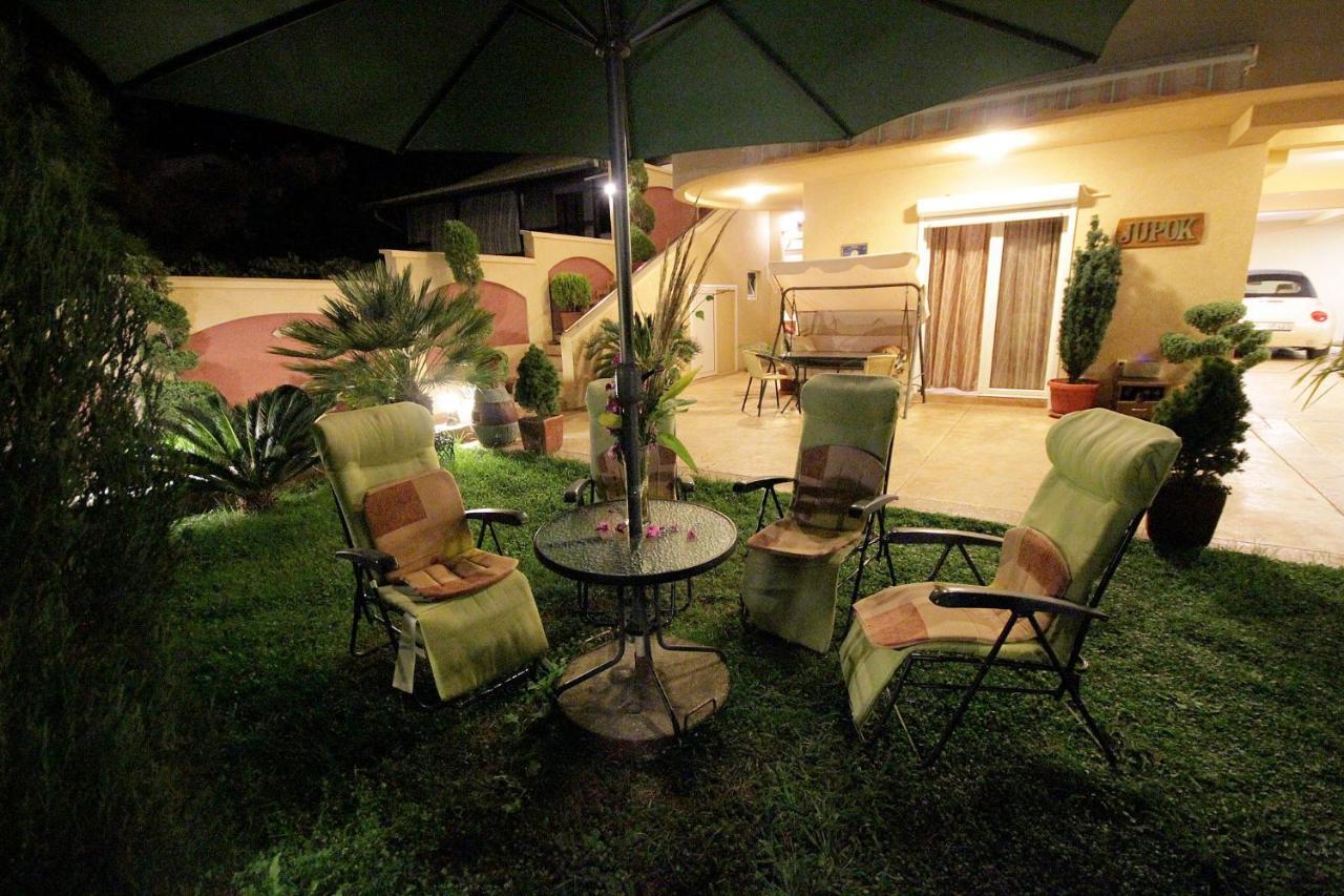 Villa Jupok Bar Exterior foto